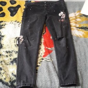 New York & Company Jeans - Flower printed black skinny jeans New York & Company Jeans - Flower printed black skinny jeans